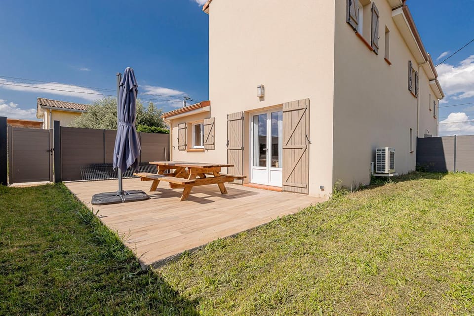 Property building, Garden
