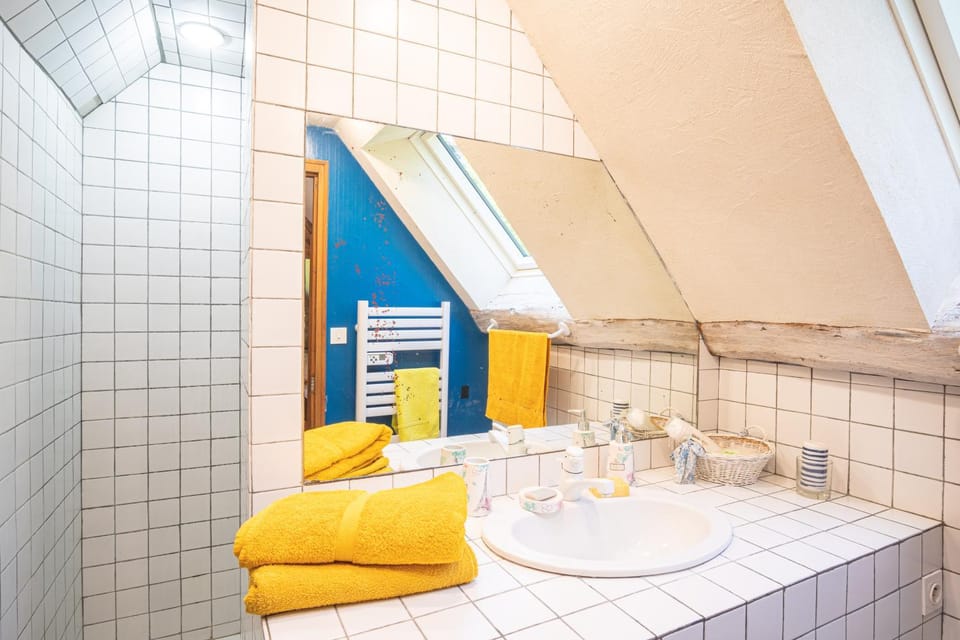 Bathroom, towels