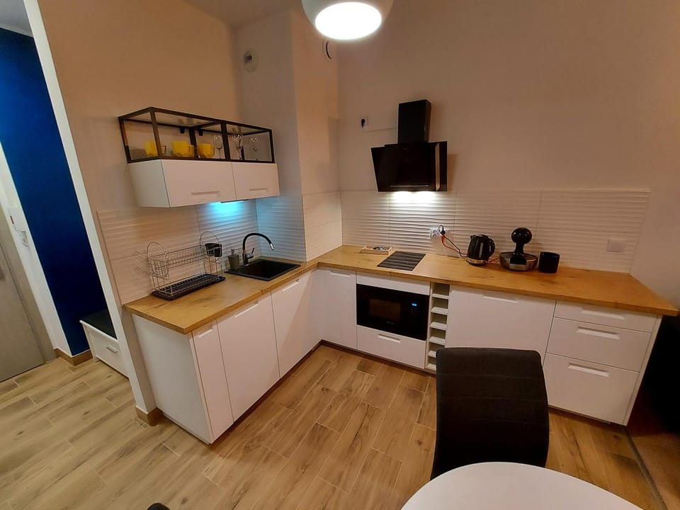 Kitchen or kitchenette, Communal kitchen