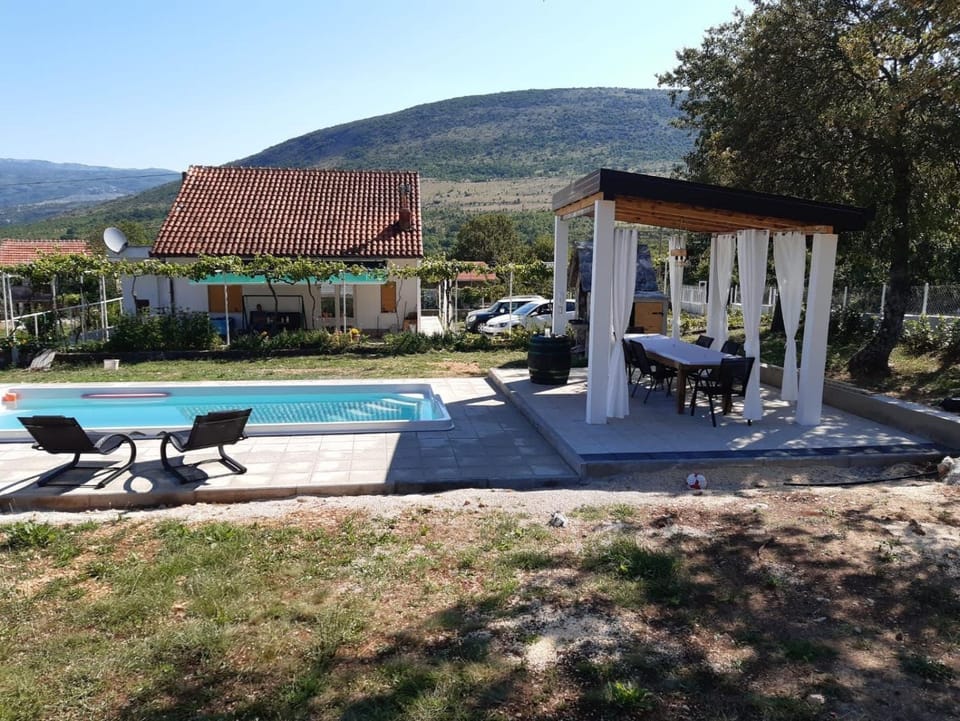 Property building, Patio, Swimming pool, Swimming pool