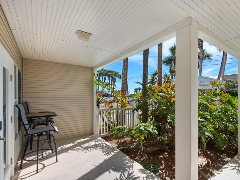 Patio, Day, Garden, View (from property/room), Seating area, Garden view, furniture