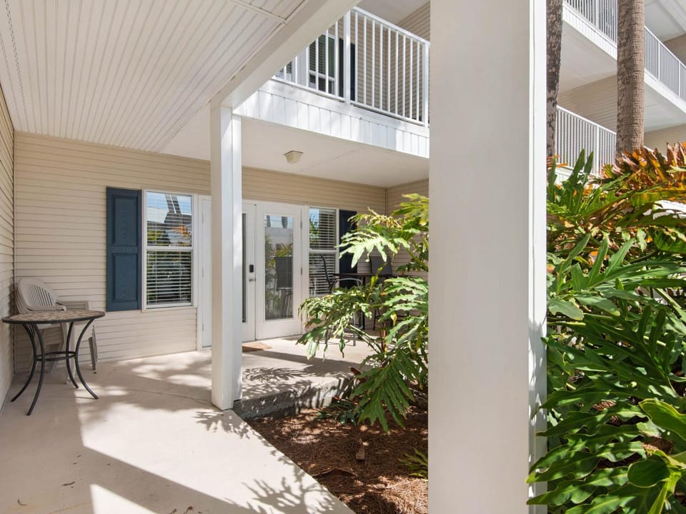 Property building, Facade/entrance, Day, Garden, Seating area