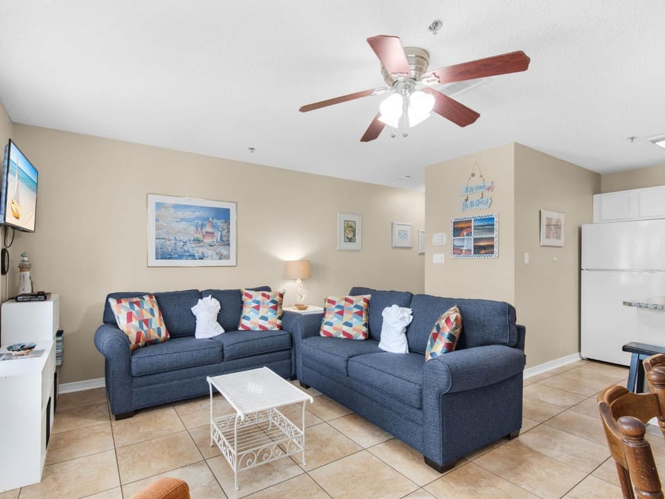 Day, TV and multimedia, Living room, Seating area