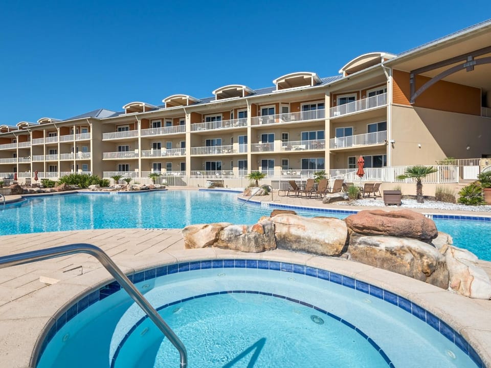 Property building, Hot Tub