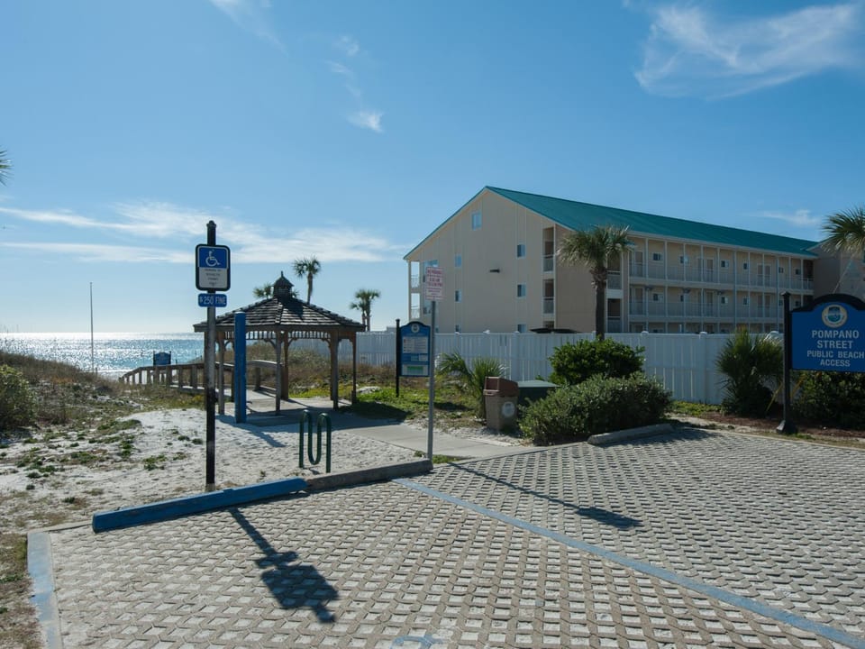 Daze Off by Newman-Dailey House in Destin