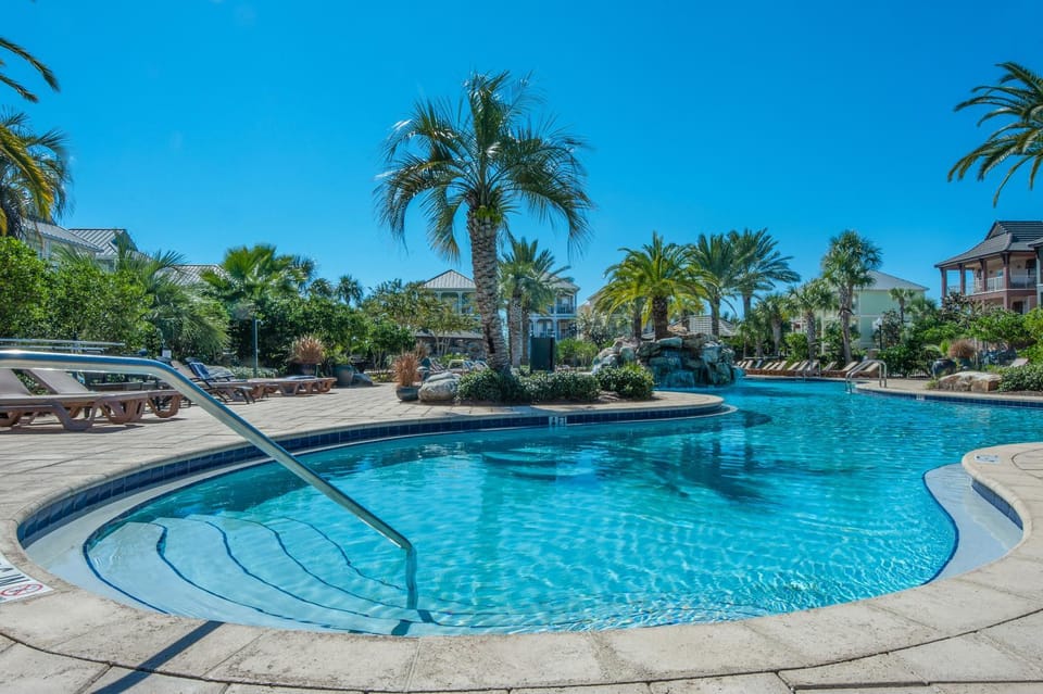 Daze Off by Newman-Dailey House in Destin