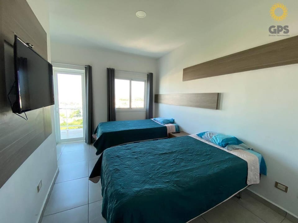 Bed, TV and multimedia, Bedroom