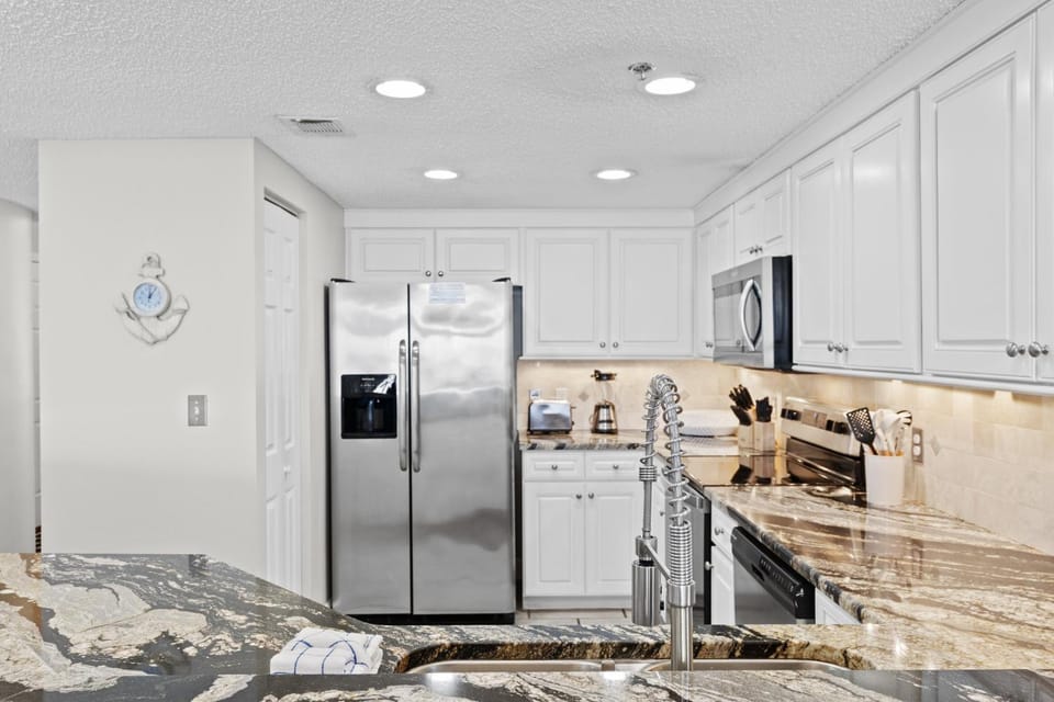 Jade East Towers 0410 by Newman-Dailey Apartment in Destin