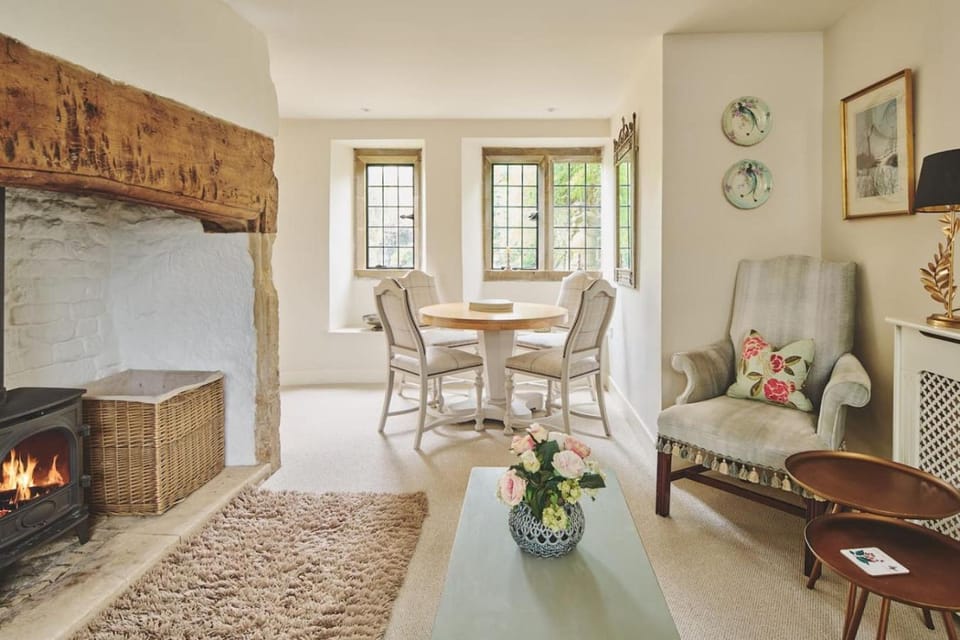 Lovedays Cottage, A Luxury 16th Century home in Painswick House in Painswick