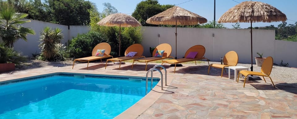 Patio, Swimming pool, sunbed