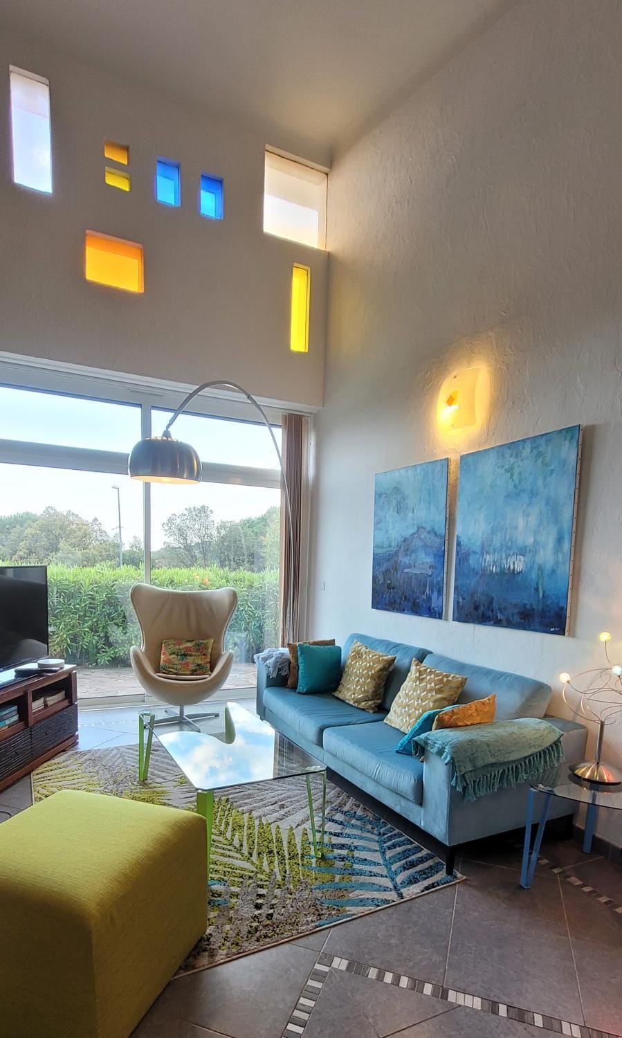 Living room, Decorative detail, Sea view, air conditioner
