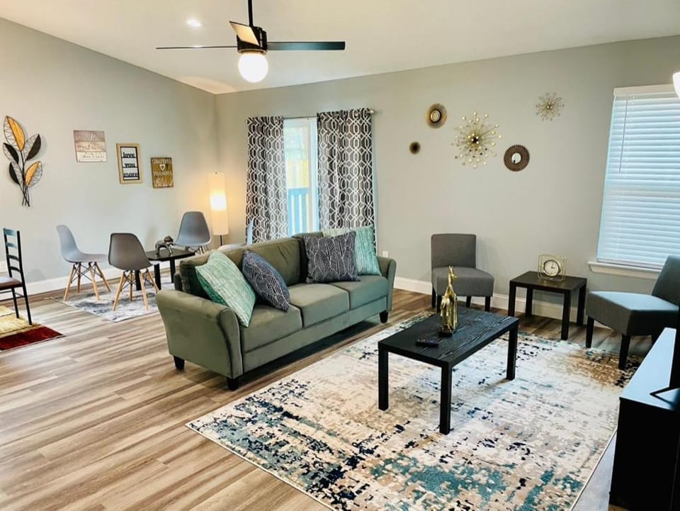 House 3 Bed, 2Bath, FREE Parking in The Woodlands House in The Woodlands