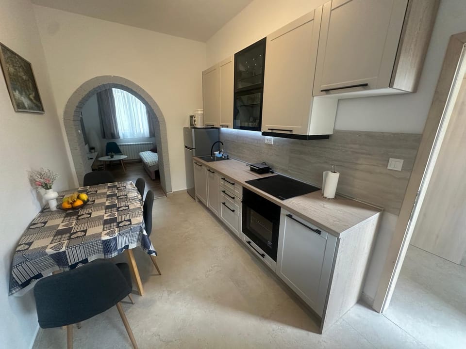 Dining area, kitchen