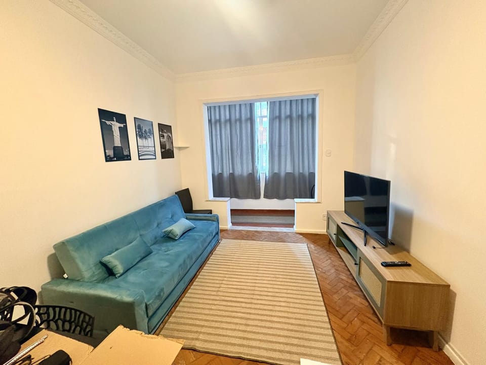 Apartamento completo ao lado da praia de COPACABANA, 2 quartos , 2 banheiros, andar alto , enorme, ar cond, ,wifi, tv smart, pauloangerami NSC109 Apartment in Rio de Janeiro