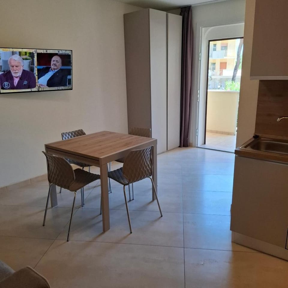Kitchen or kitchenette, Living room, Dining area