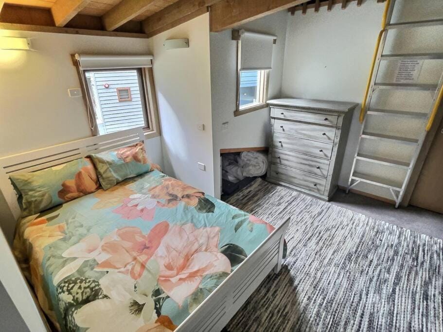 Faithfulls Chalet, alpine-getaways Chalet in Dinner Plain