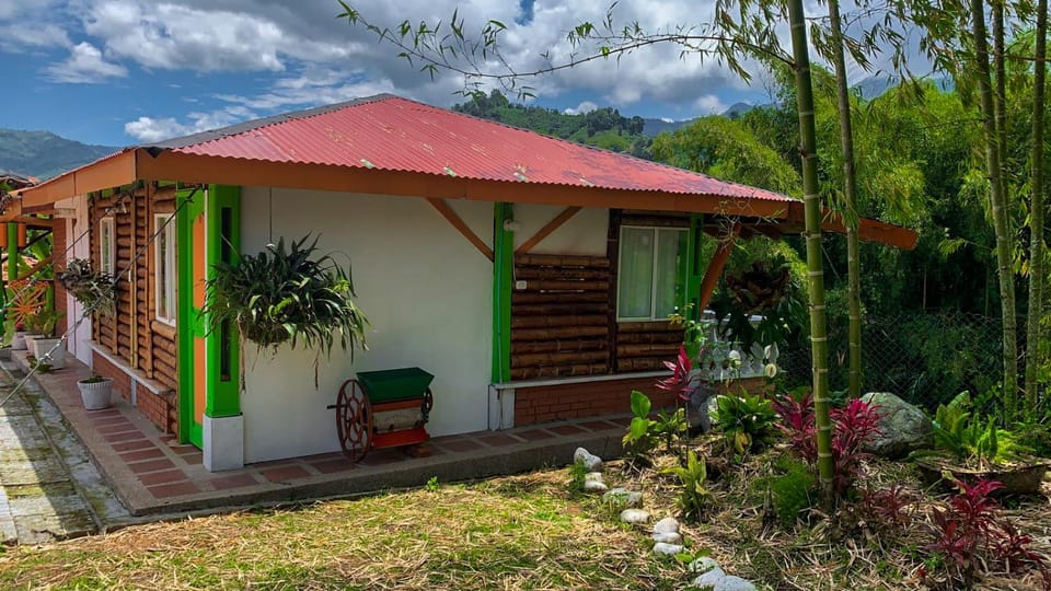 Lake View Family Cabin Cabin in Risaralda