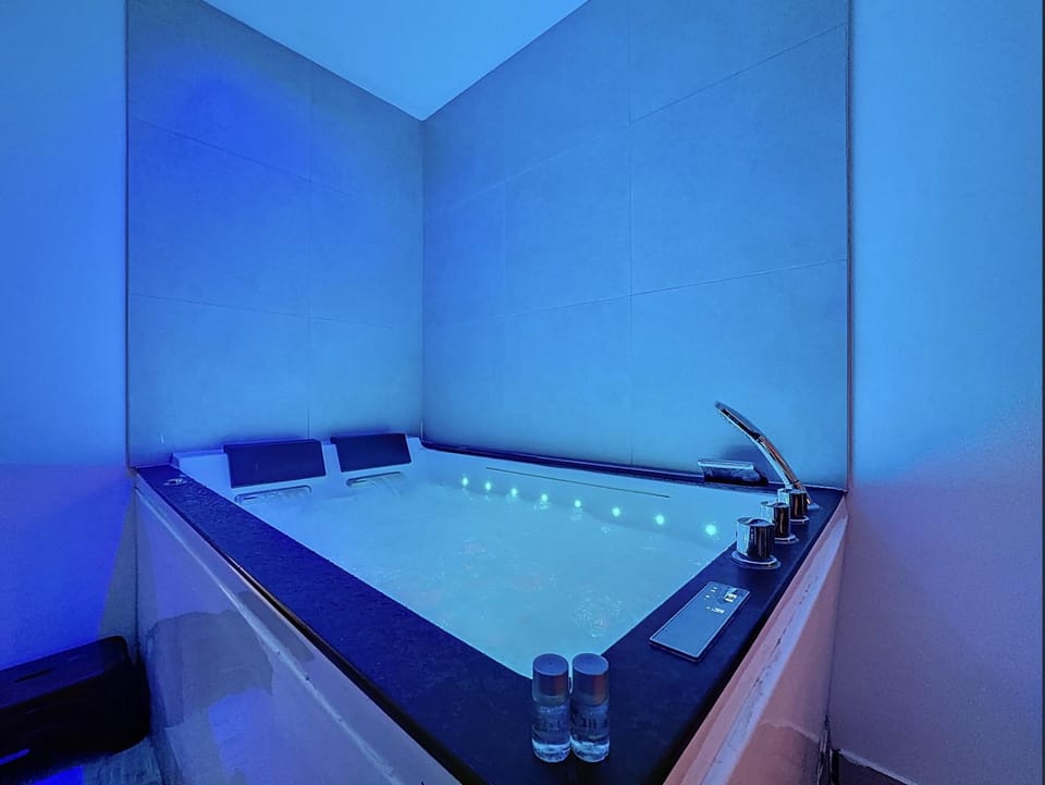 Hot Tub, Spa and wellness centre/facilities