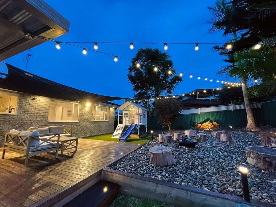 Four Palms Forster Luxe Spacious Pet Friendly House in Forster