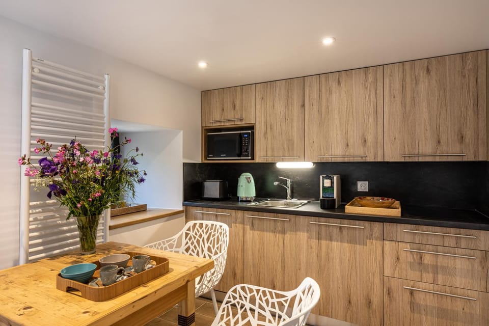 Kitchen or kitchenette, Dining area, pet friendly