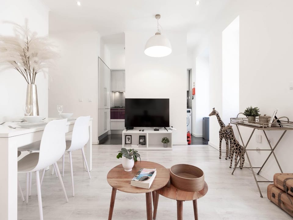 Communal lounge/ TV room, TV and multimedia, Living room, Seating area, Dining area