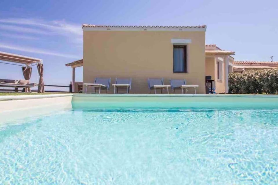 Villa Cristallina Piscina privata, Wi-Fi & Netflix House in Punta de su Torrione