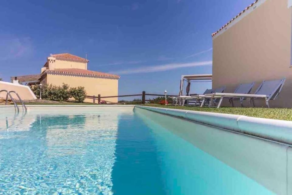 Villa Cristallina Piscina privata, Wi-Fi & Netflix House in Punta de su Torrione