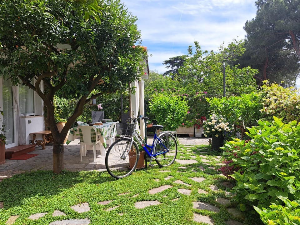 Comodo con giardino e patio Apartment in Sanremo