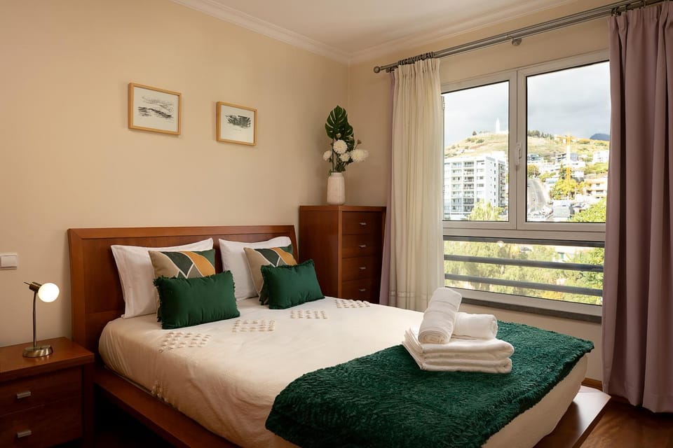 Bed, Bedroom, City view