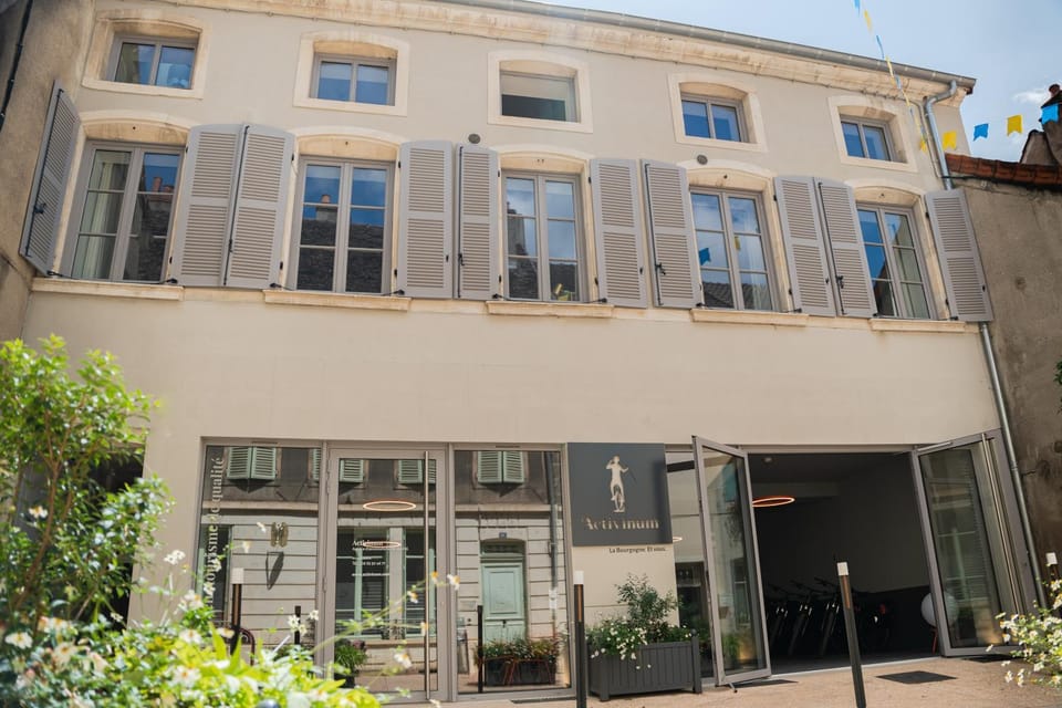 Property building, Facade/entrance, Internal: Not applicable to any particular room