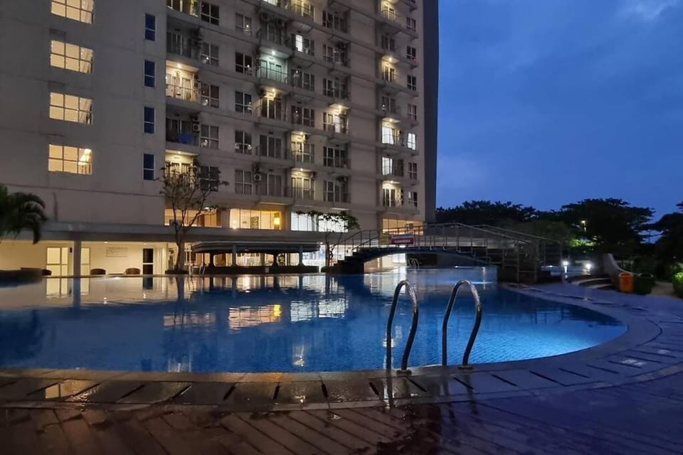 Apt Casa De Parco Studio Tema Gray With Wifi, Pool and Netflix Apartment in West Java