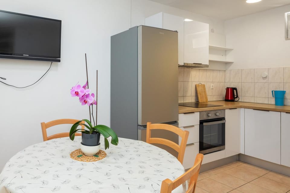TV and multimedia, Kitchen or kitchenette