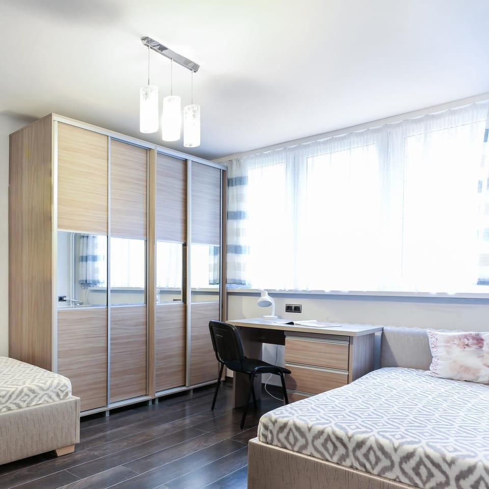 Bed, Living room, Photo of the whole room, Seating area, wardrobe