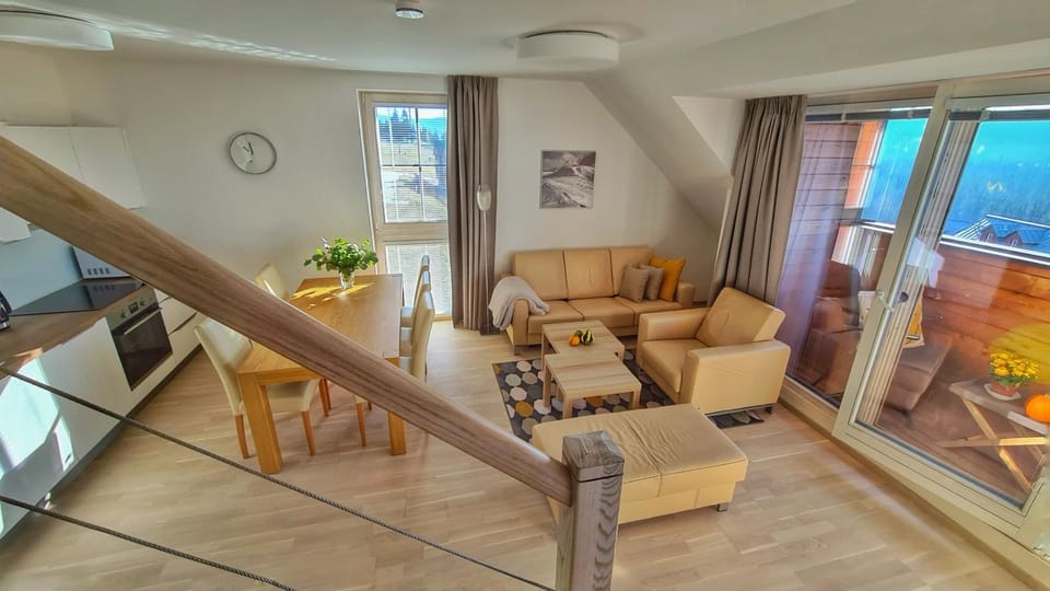 Living room, Seating area, kitchen