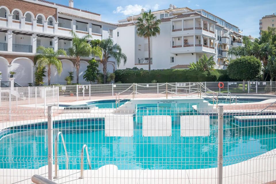 Lovely 2 Bedroom Apartment w/ large garden + pools Apartment in Benalmadena