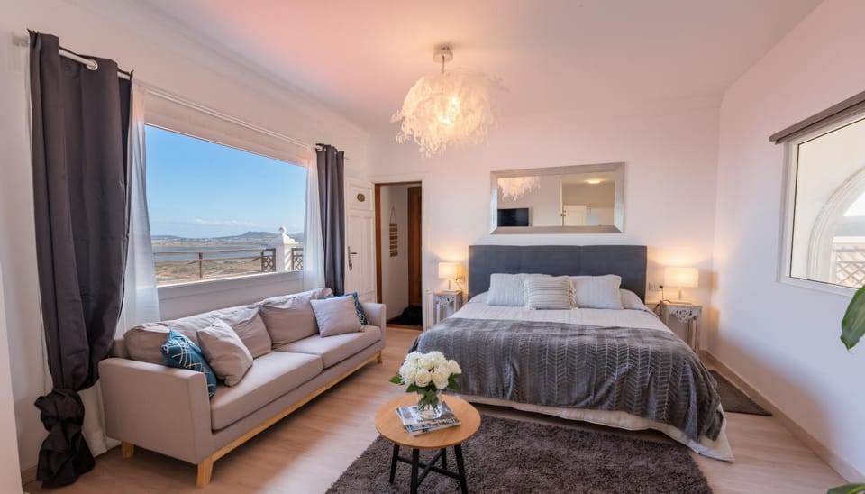 Bed, Living room, Photo of the whole room, Seating area, Bedroom
