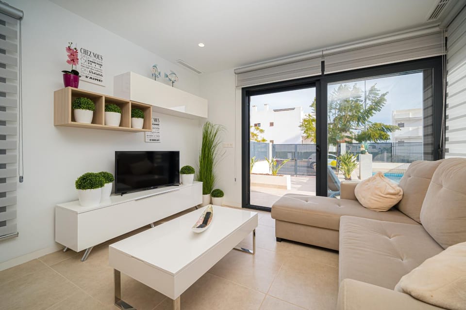Communal lounge/ TV room, Living room