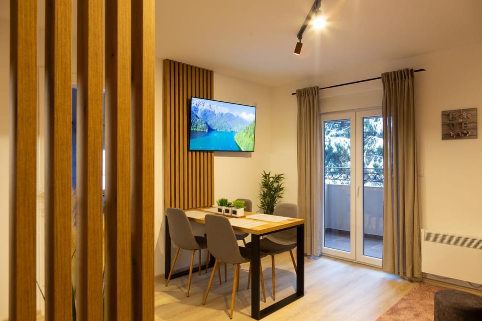 TV and multimedia, Dining area