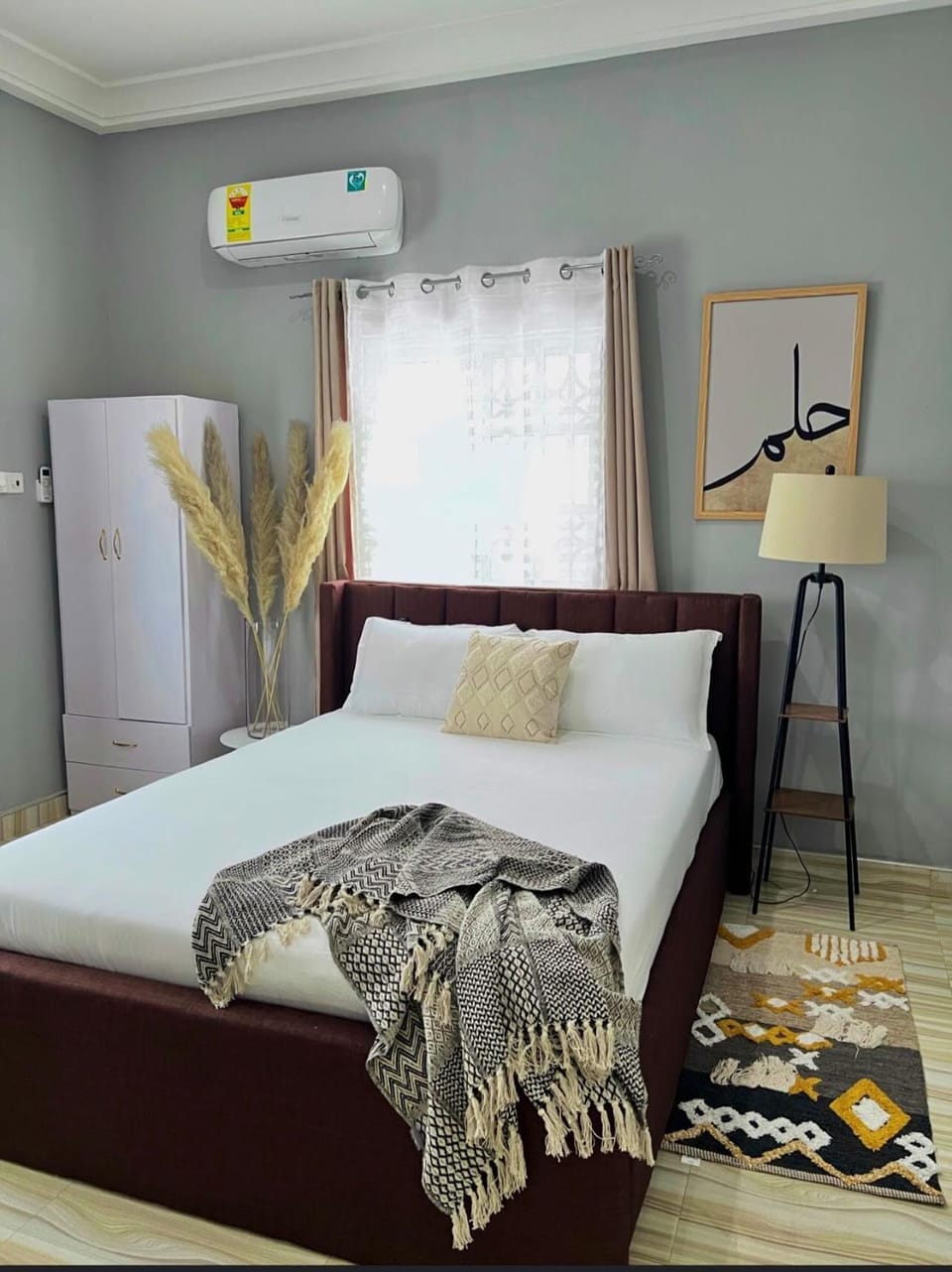 Photo of the whole room, Bedroom