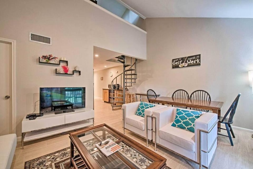 Lovely 2-Bedroom, 2-Bath Condo On The Golf Course Apartment in Lake Conroe