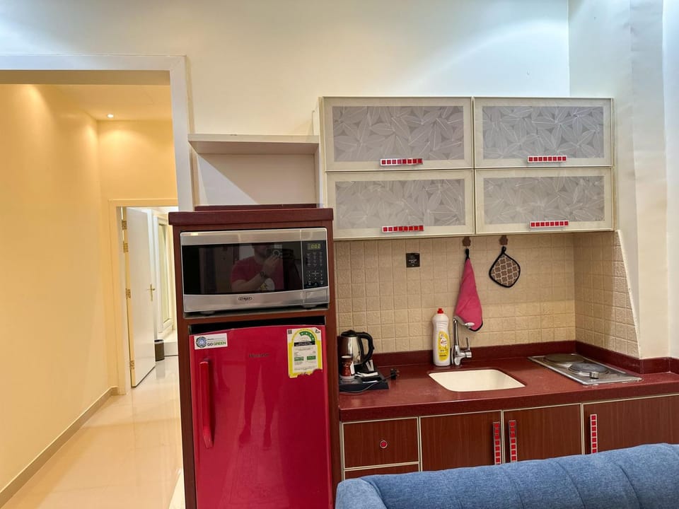 Kitchen or kitchenette, oven, stove