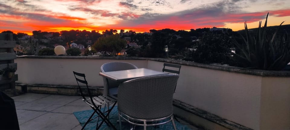 View (from property/room), Balcony/Terrace, Sunrise