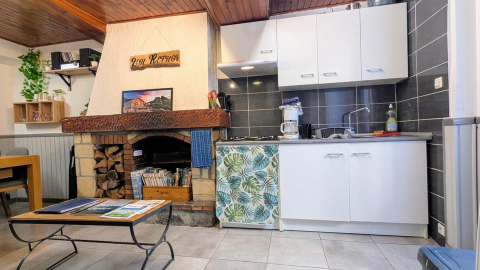 fireplace, kitchen
