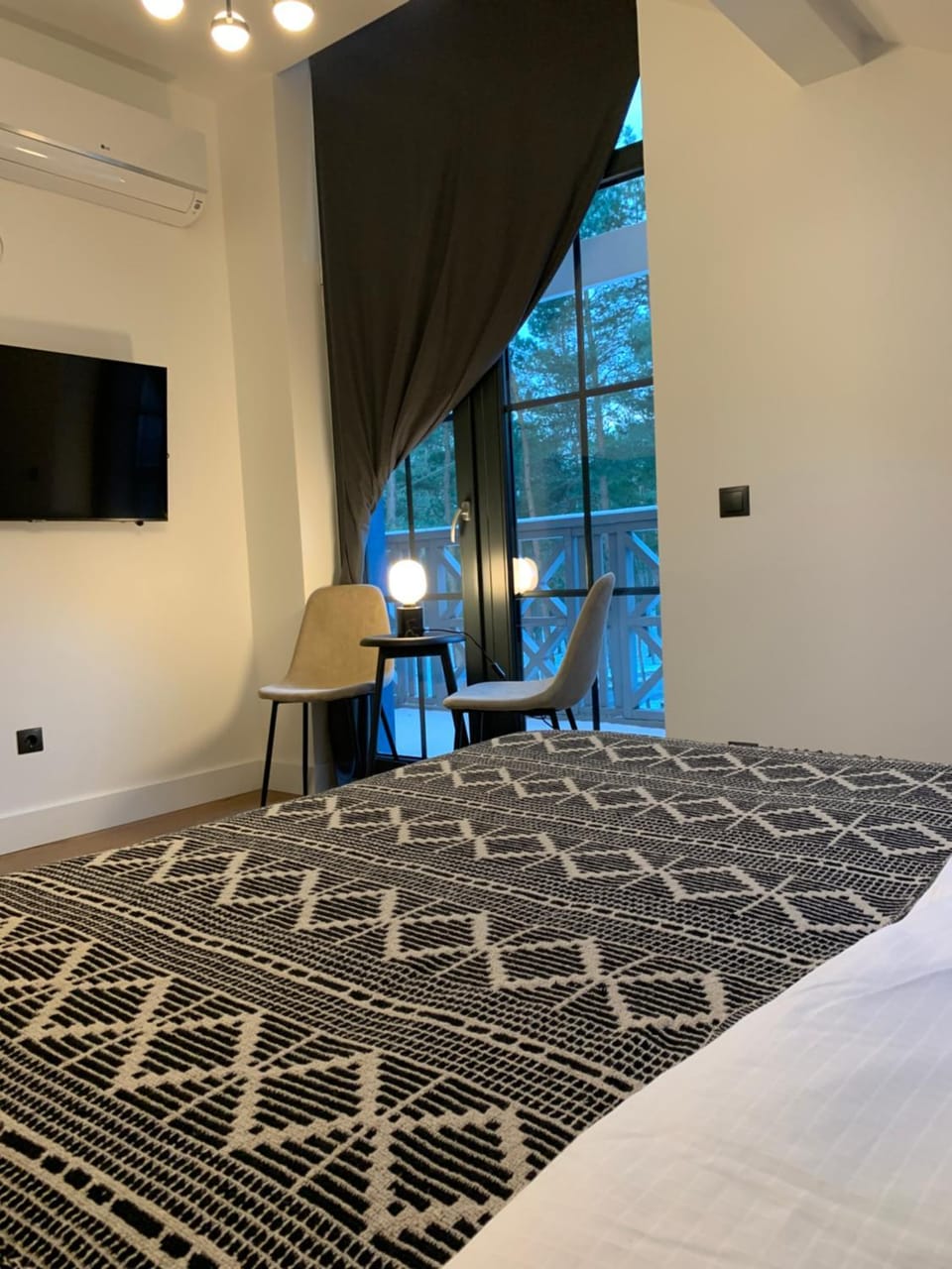 Communal lounge/ TV room, Bed, TV and multimedia, Photo of the whole room, Evening entertainment, Bedroom