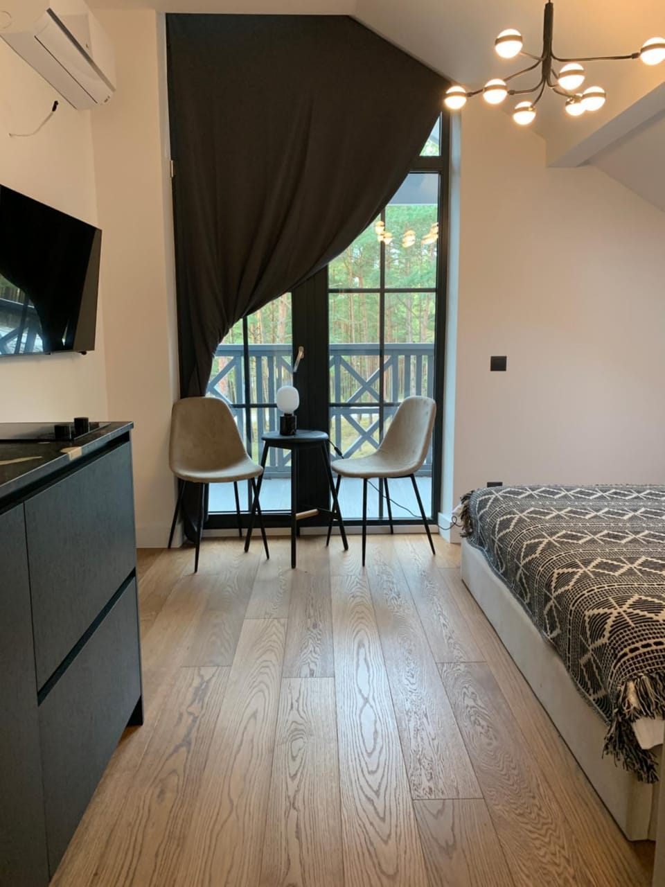 Bed, TV and multimedia, View (from property/room), Balcony/Terrace, Kitchen or kitchenette, Living room, Photo of the whole room, Seating area, Dining area, Bedroom