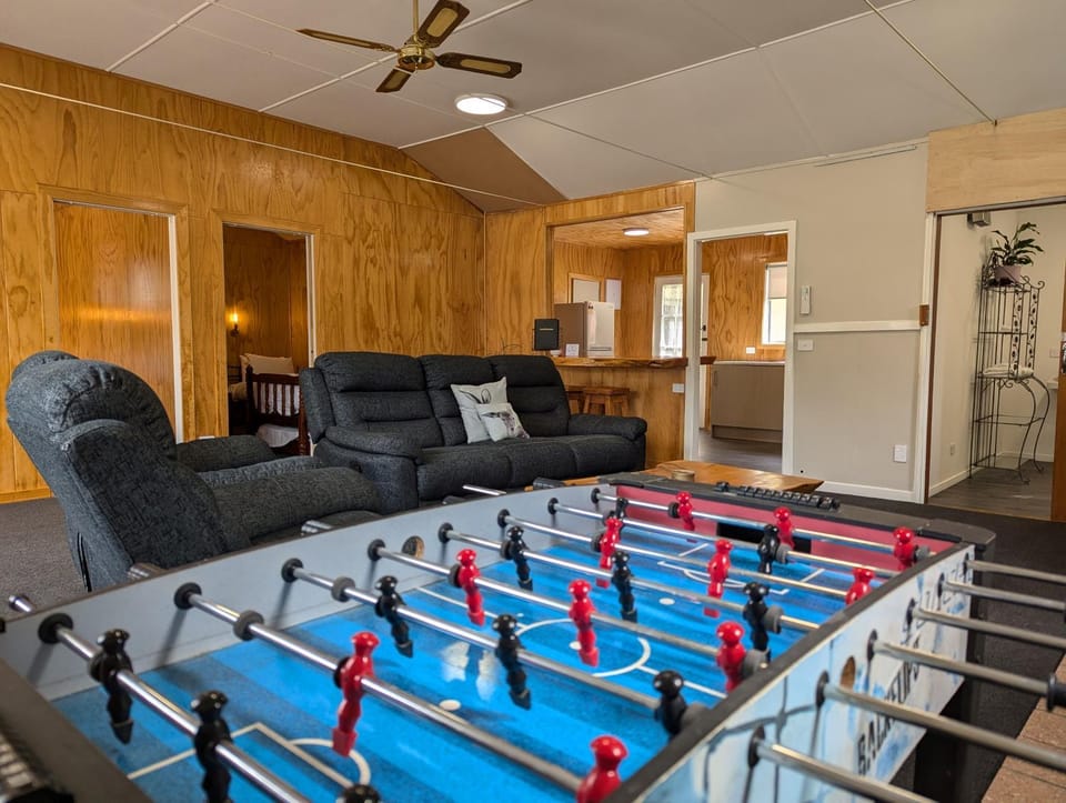 TV and multimedia, Living room, Seating area, Evening entertainment
