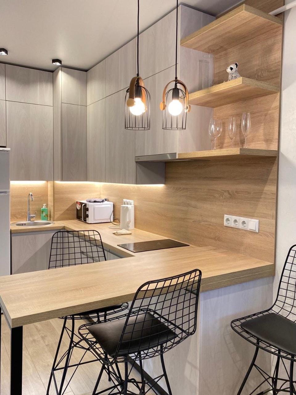 Kitchen or kitchenette, Dining area, minibar, stove