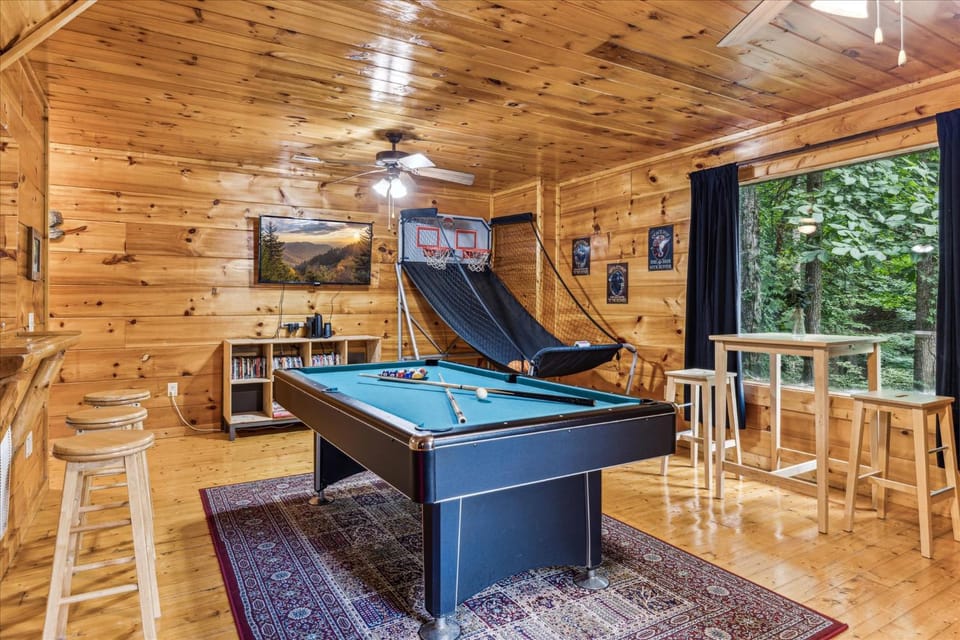 Billiard, Game Room