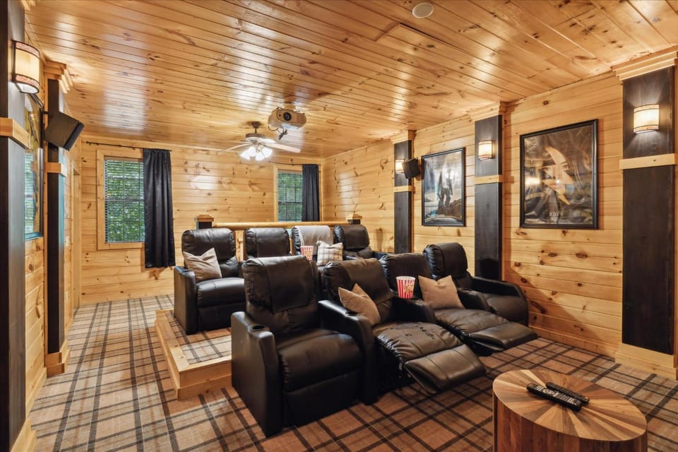 Lucky Cub Cabin Cabin in Sevier County