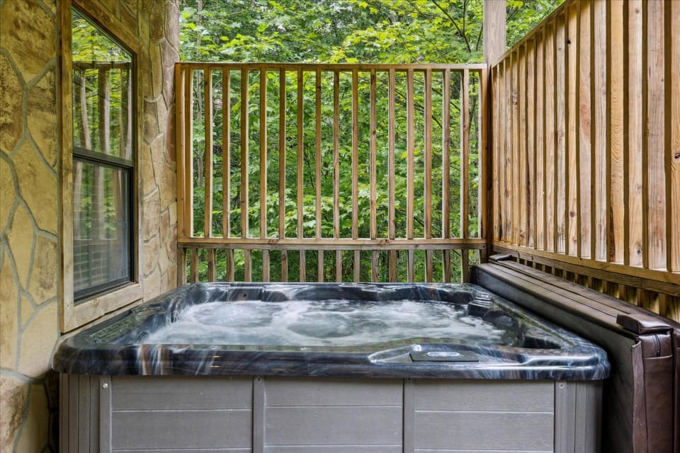 Lucky Cub Cabin Cabin in Sevier County